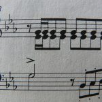 Die Wurzeln des Notenschlüssels liegen im 11. Jahrhundert, als Guido von Arezzo das Liniensystem für die Notation erfa